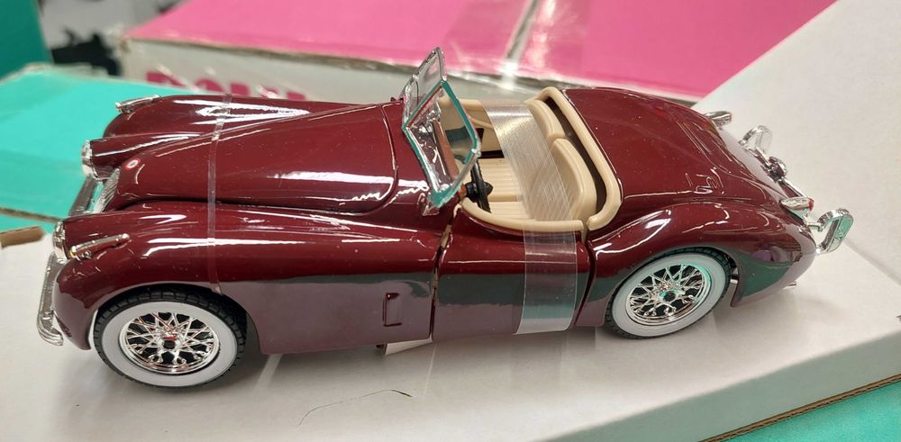 Jaguar XK 120 roadster 1951 - Bburago 1:24 - absolut noua, in cutia originala !