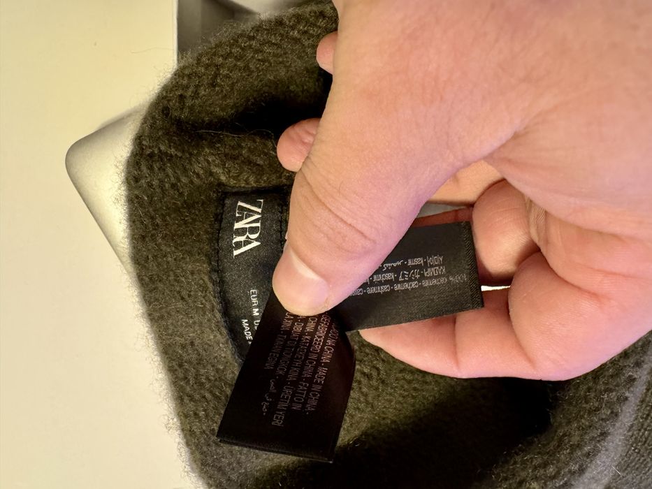 Set de caciula + sosete  din casmir  - nou -  zara