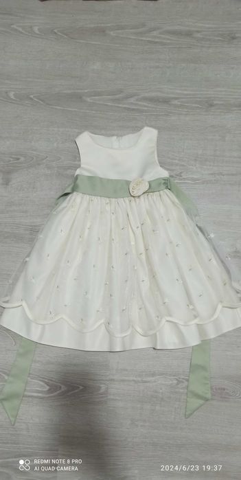 Детские платья на девочку.
Qizlar uchun kõylak.