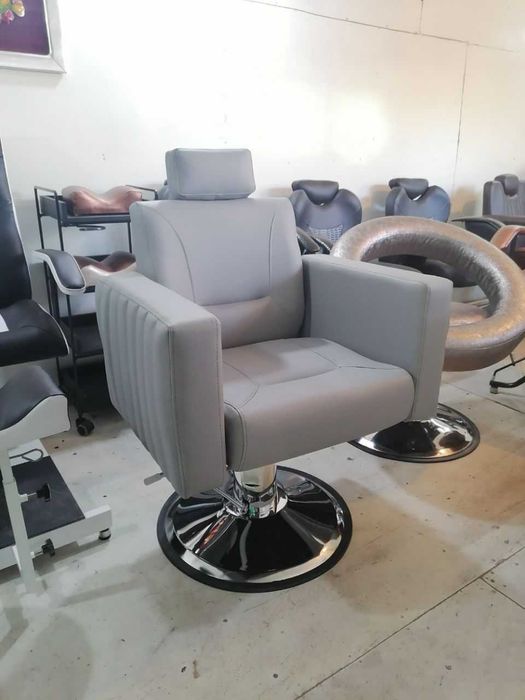 Парикмахерское кресло