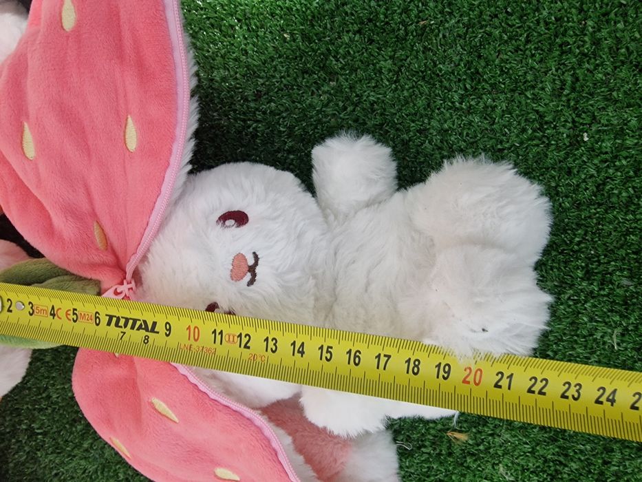 Плюшена играчка зайче морков ягода