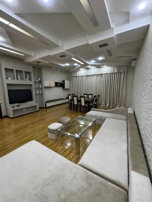 Премиальная Огромная квартира в Центре Города ! Дархан! 600$