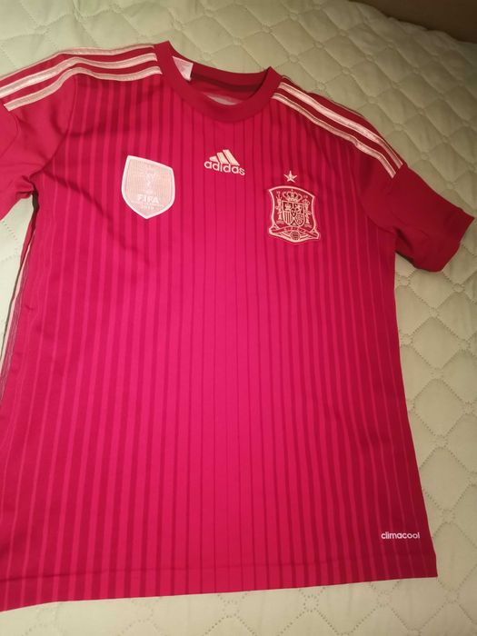 Продавам футболна фланелка на Испания