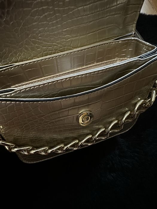 Нова чанта на Guess