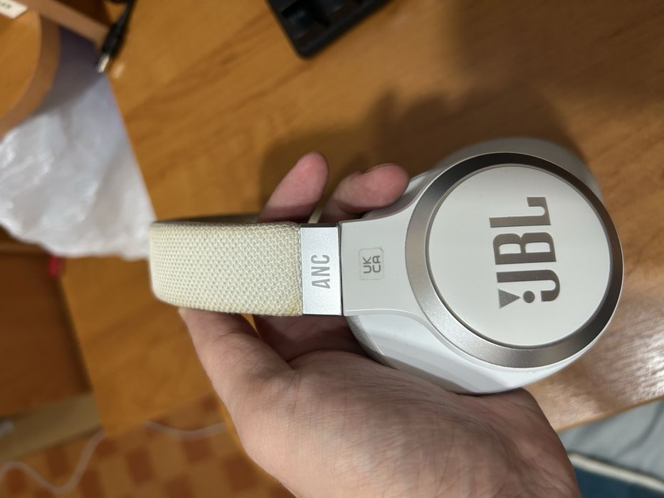 Продам оригинал jbl live 660nc