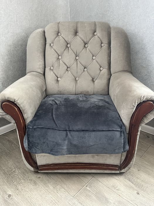 Срочно продам диван и 2 кресла!