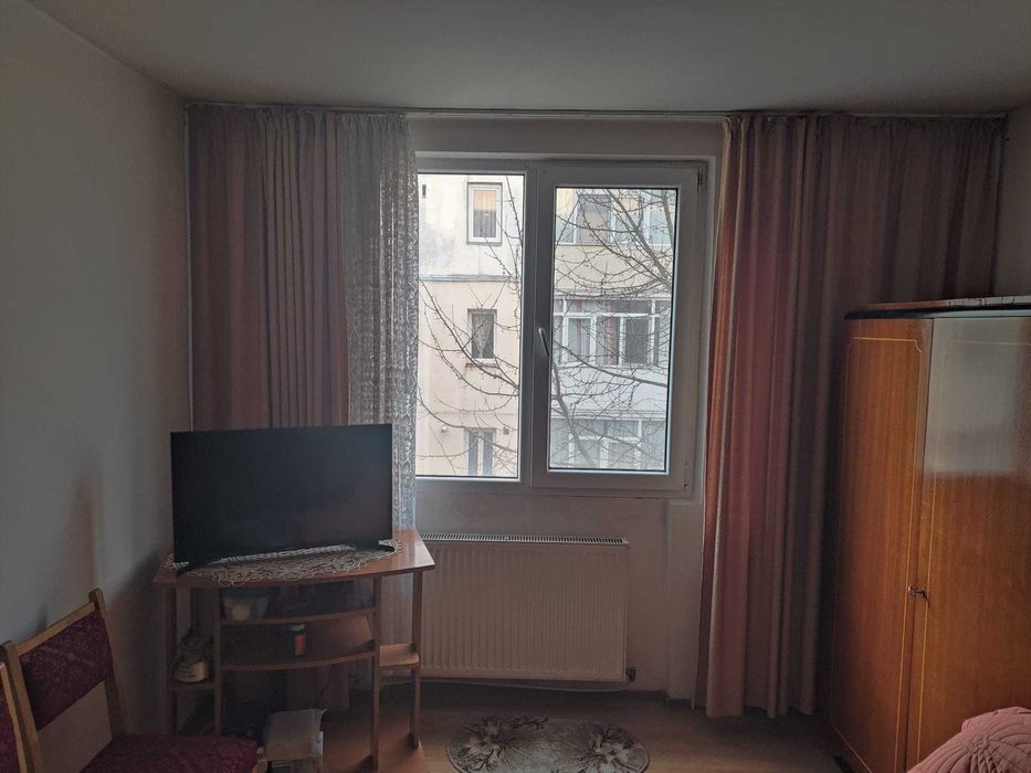 Vand apartament 2 camere decomandat semicentral Roman