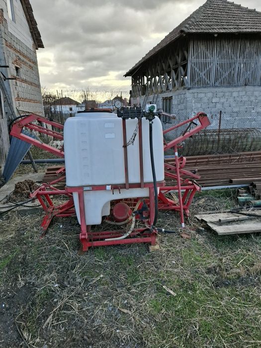 Tractoare, accesorii, mașini de tuns gazonul