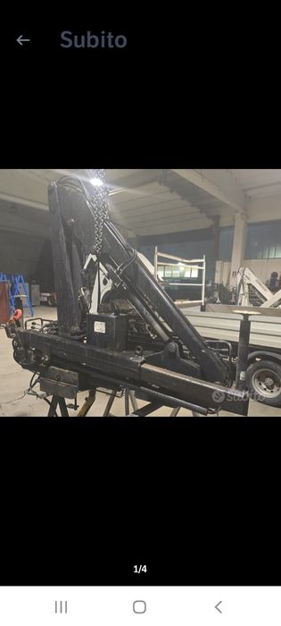 Două Macarale de vânzare Ferrari si Amco Veba