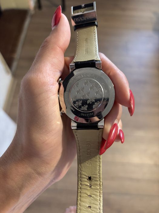 Часовник Swarovski