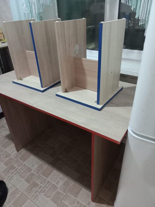 Продам Стол с 2 стульями