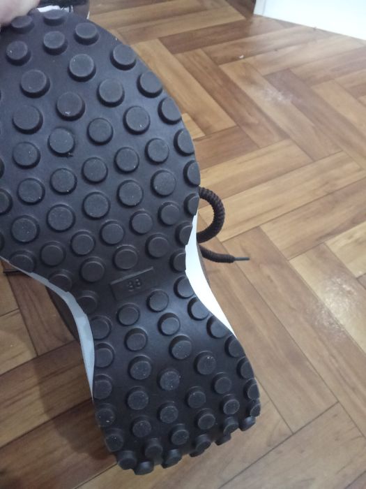 Ботинки зимние  новые не ношение размер 36