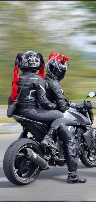 Vând motocicleta