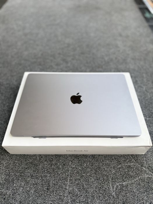 MacBook air m2 15’ 8/256 silver