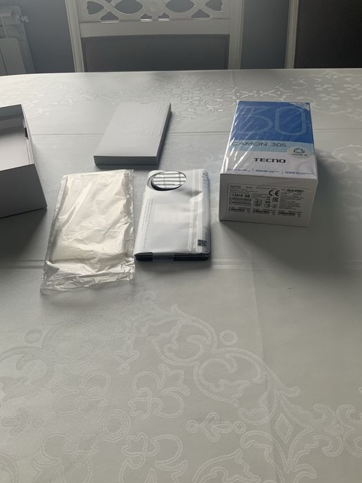 Продам смартфон Techno Camon 30s