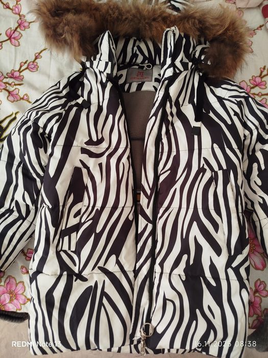 Продам куртку для девочки