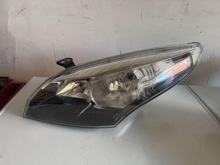 Far stanga halogen Renault Megane 3 facelift cod 260607305R