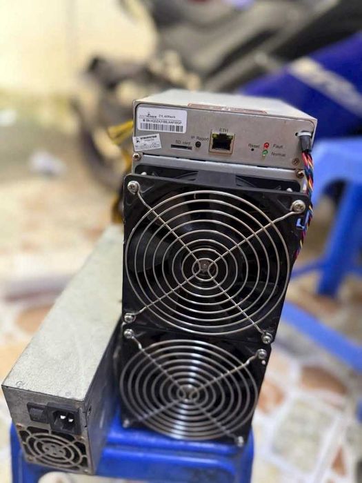 Antminer Z15 420Ksol Със захранване