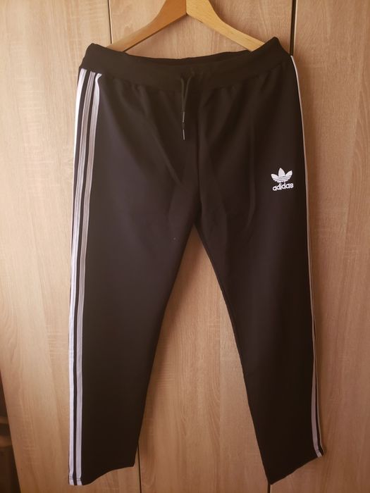 Vând trening damă Adidas