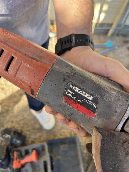 Продам зарядку на инструмент