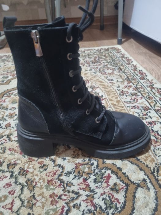 Продам зимние ботинки