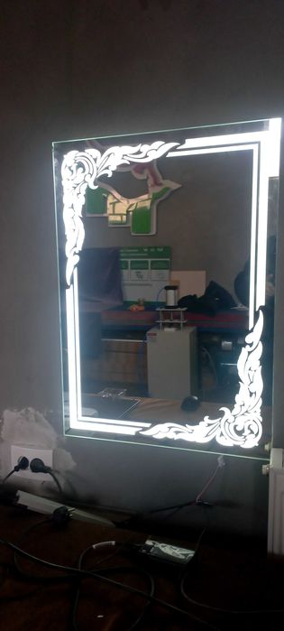 Зеркало с подсветкой на заказ