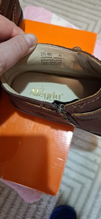 Демисезонные новые женские кожаные ботинки