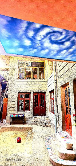 Янги  Тошкент майдонида.  Ер нархида.  Ховли уй жой 11 хонали 8 сотокл