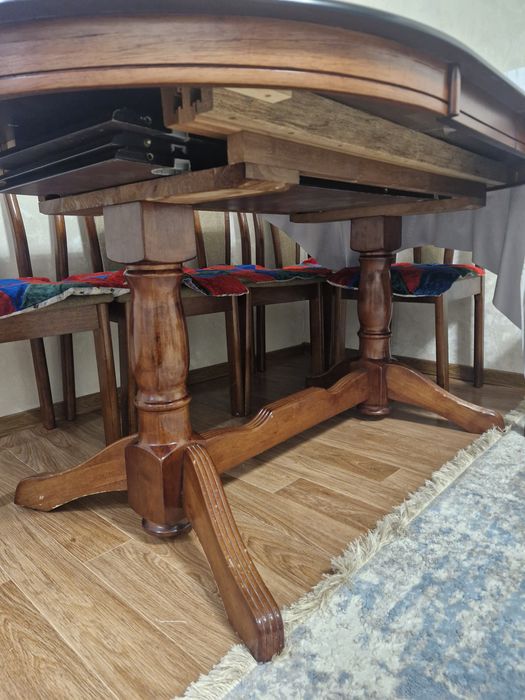 Стол со стульями