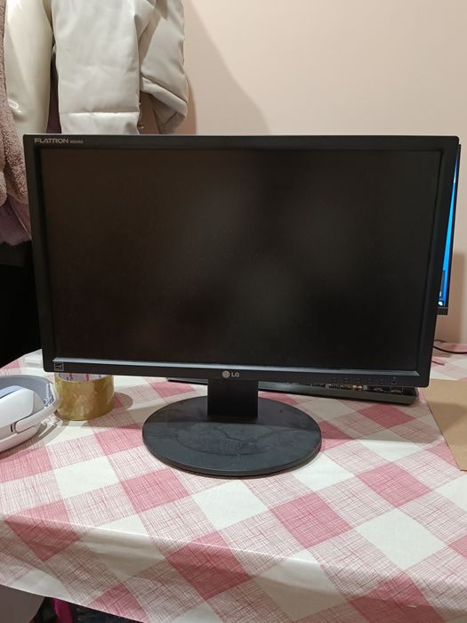 Монитор LG W2246S