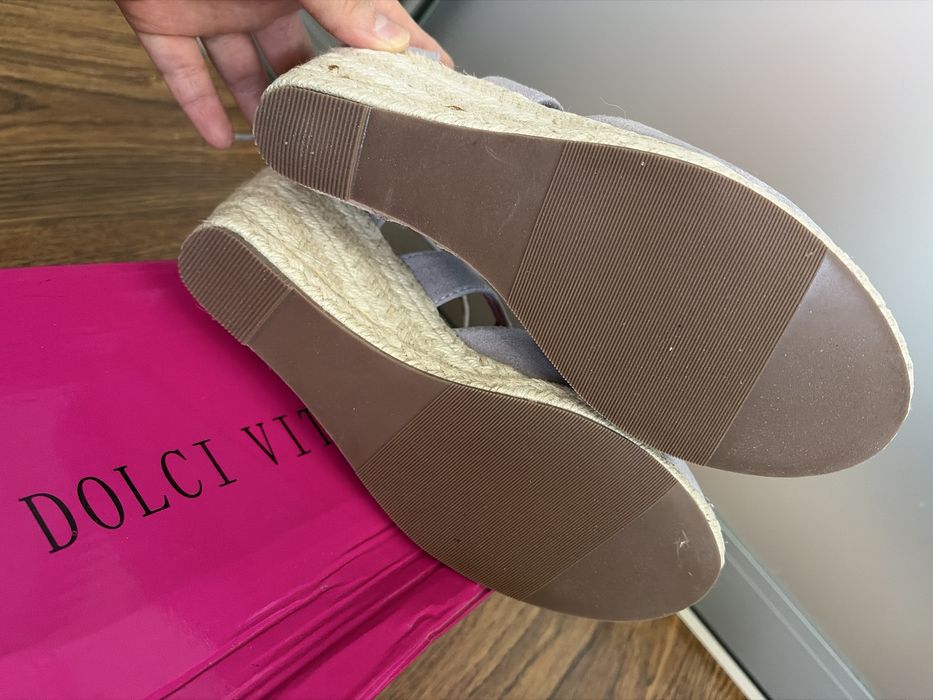 Женские босоножки