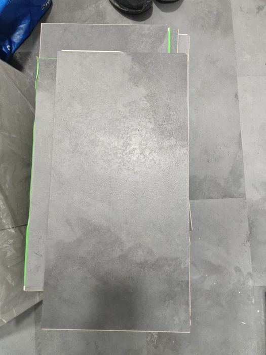 Винил за стена -таван