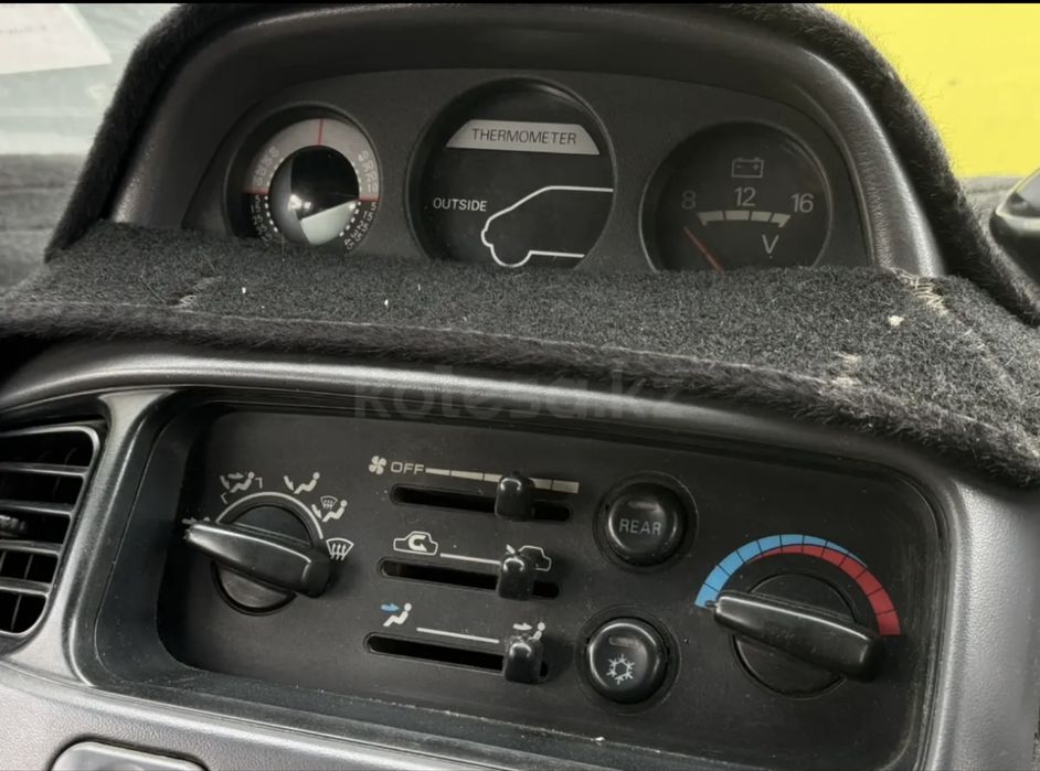 7-местный Митсубиси делика