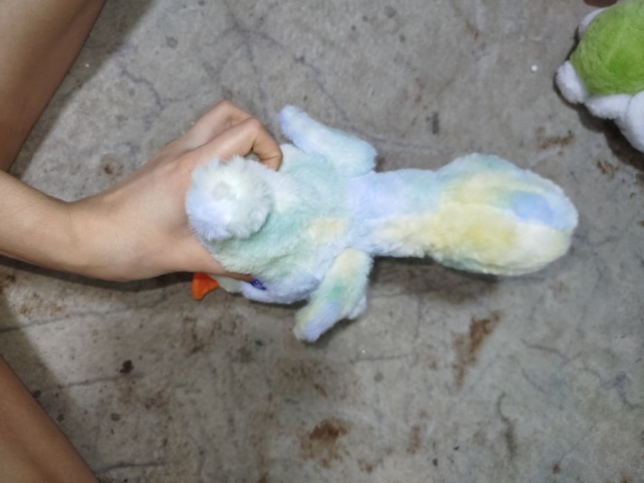 Мягкая плюшевая игрушка в виде утки,в наличии 2 штуки.