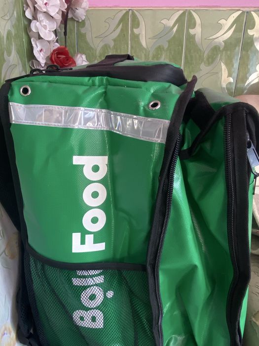 Vand ghiozdan bolt food (doar la cei din iasi)