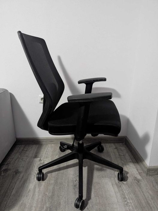 Vand scaun de birou