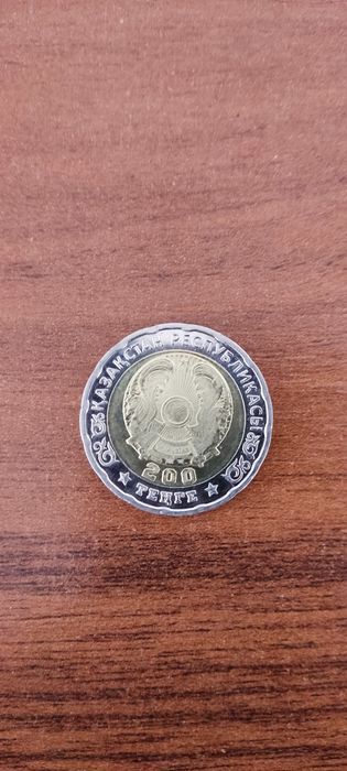 Коллекционные монета 200 тенге 80 лет