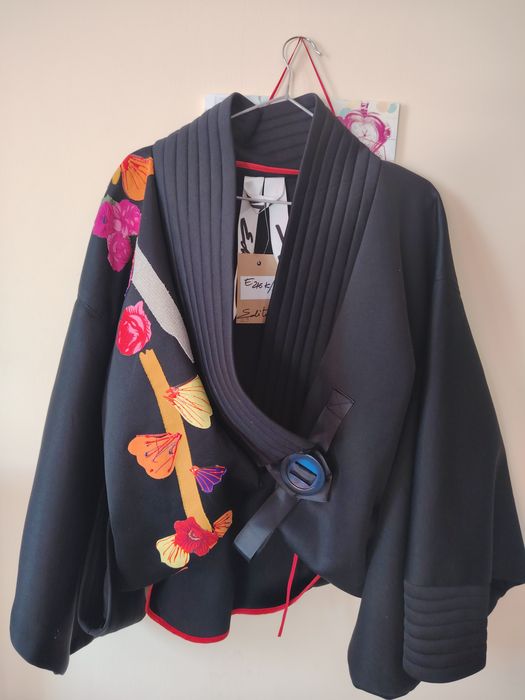Kimono negru cu design floral