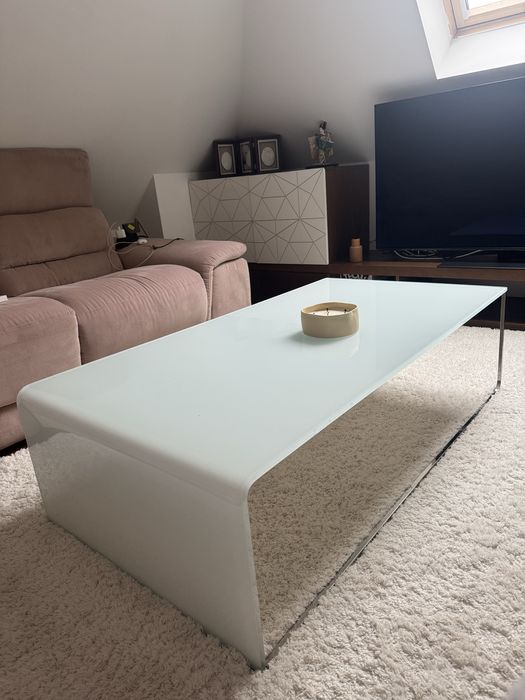 Масивна дизайнерска стъклена маса