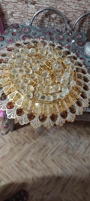 Люстра в хорошем состоянии