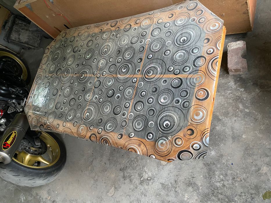 Маса от масивна дървесина