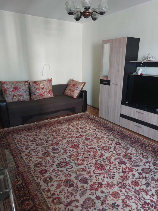 Inchiriez apartament 3 camere in Bacau - Orizont