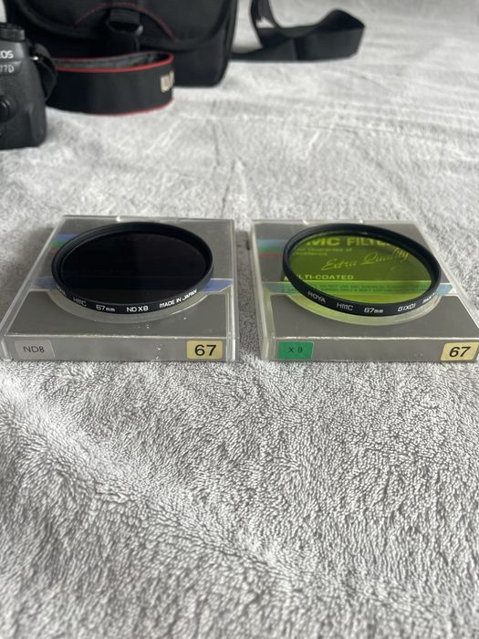 Canon EOS 77D + Obiectiv 18-135mm Nano USM + 2 filtre Hoya + accesorii