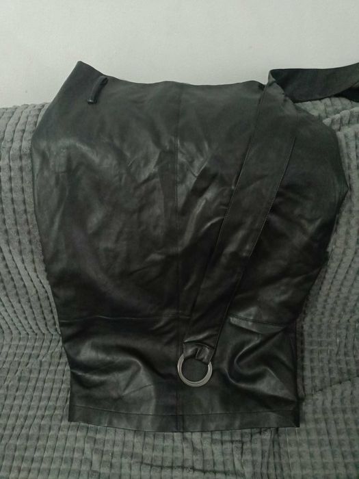 Fusta piele până la fenunchi