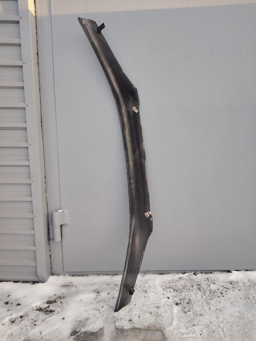 Продам дефлектор капота