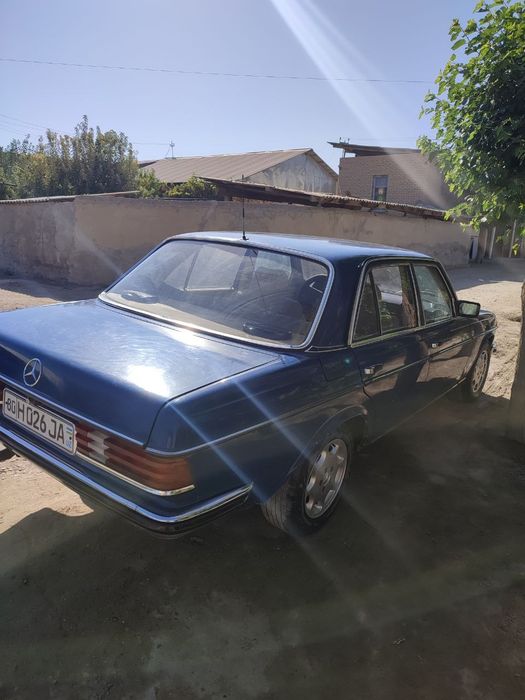Mercedes-Benz  sotiladi
