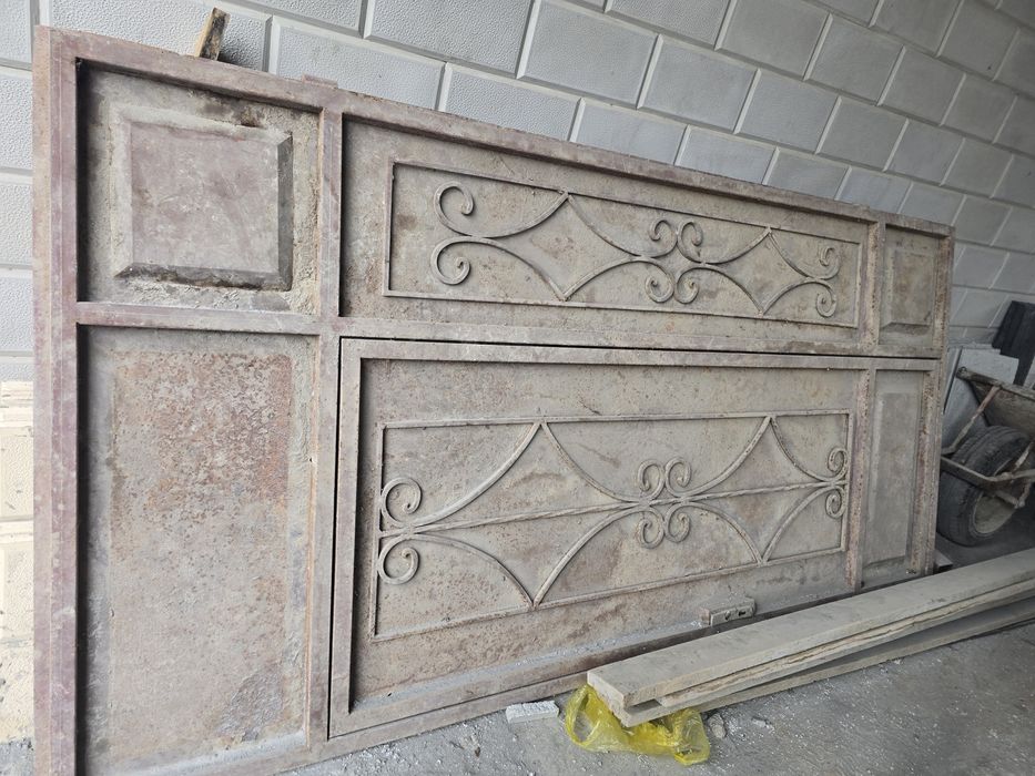 Темир дарвоза сотилади