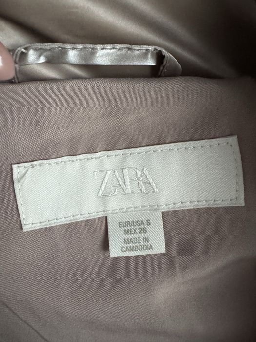 Zara яке само свалени етикети и прибрано на закачалка