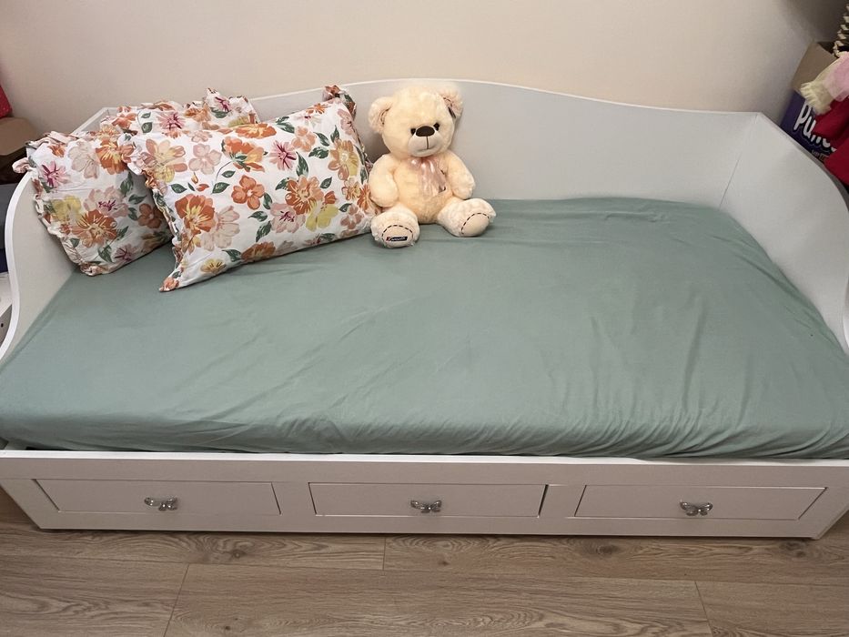 Кушетка с три чекмеджета , тип Икея