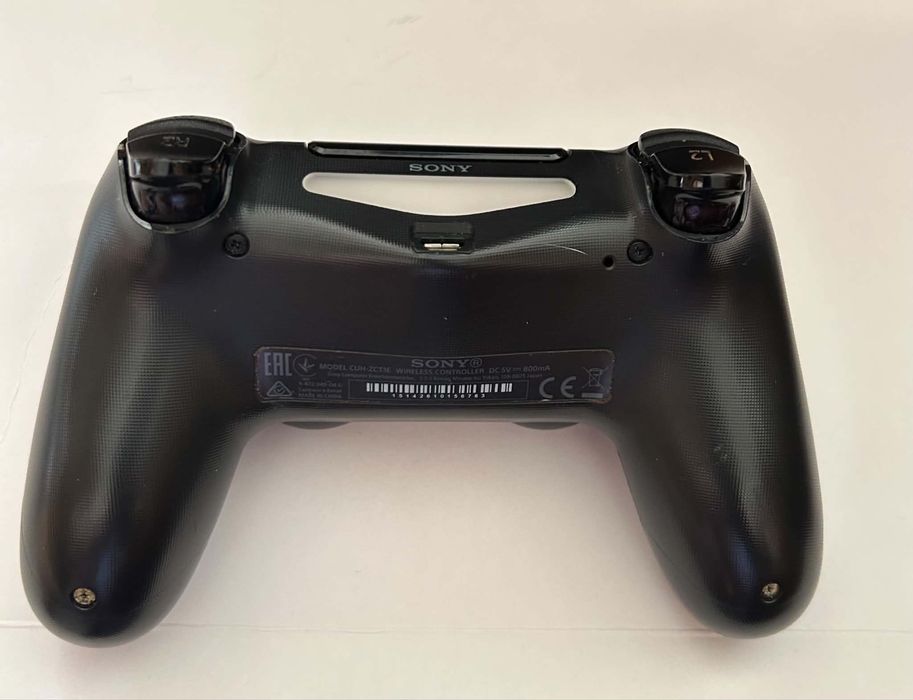 PlayStation4 + 2 Controllere + 8 jocuri